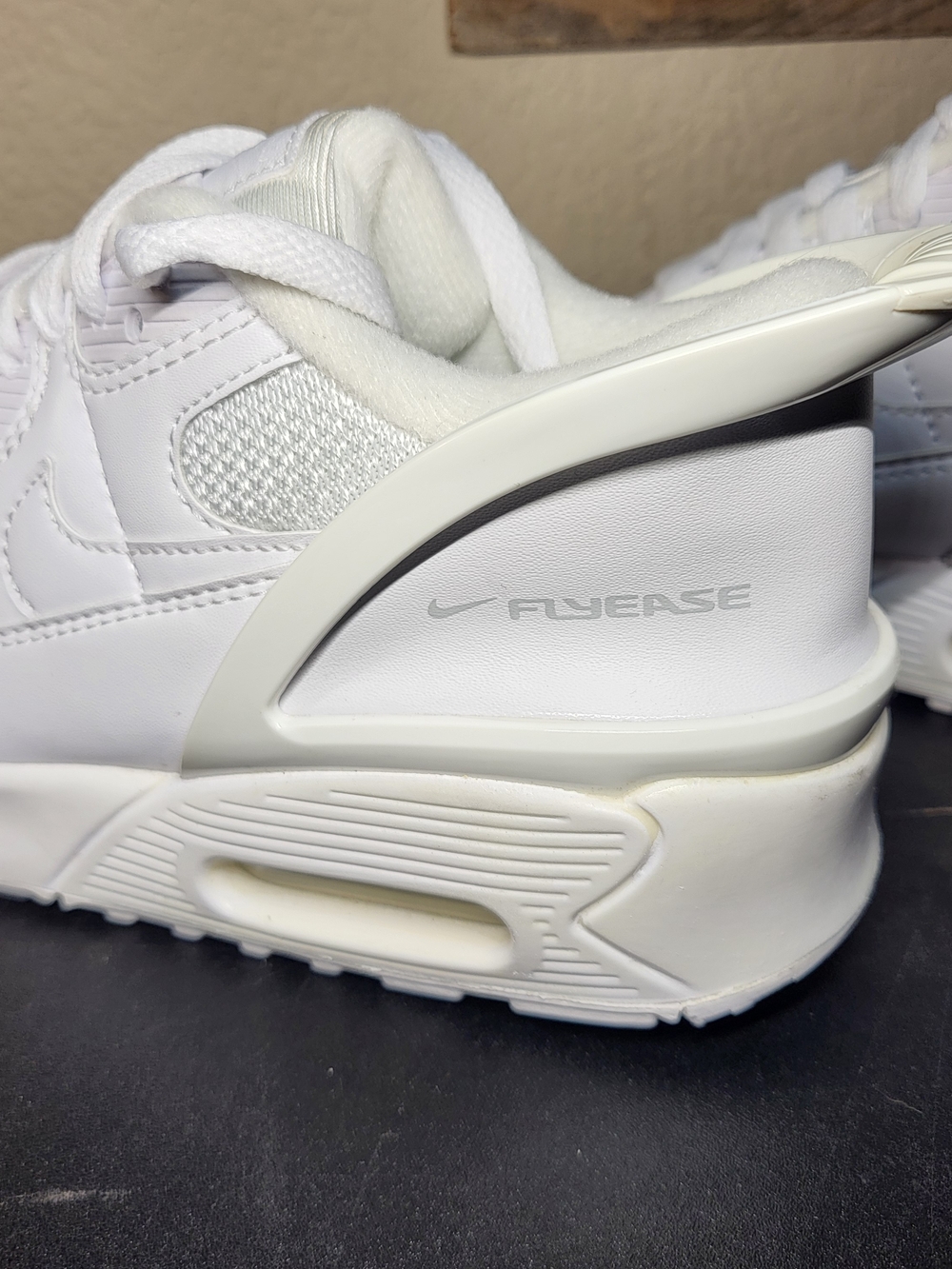 *NEW* Nike Air Max 90 Flyease Triple White Shoes Sneakers Size 5Y Women's 6.5 - Picture 6 of 9